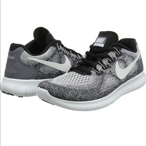 Womens Nike Free RN Run - size 9